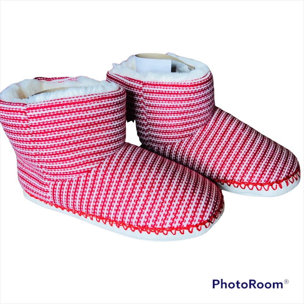 NEW Torrid Red Stripe Knit Cozy Booties Slippers Extra Wide Size 9 Lounge Warm